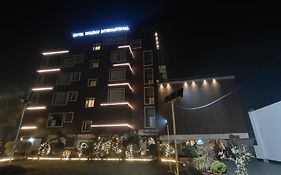 Hotel Holiday International